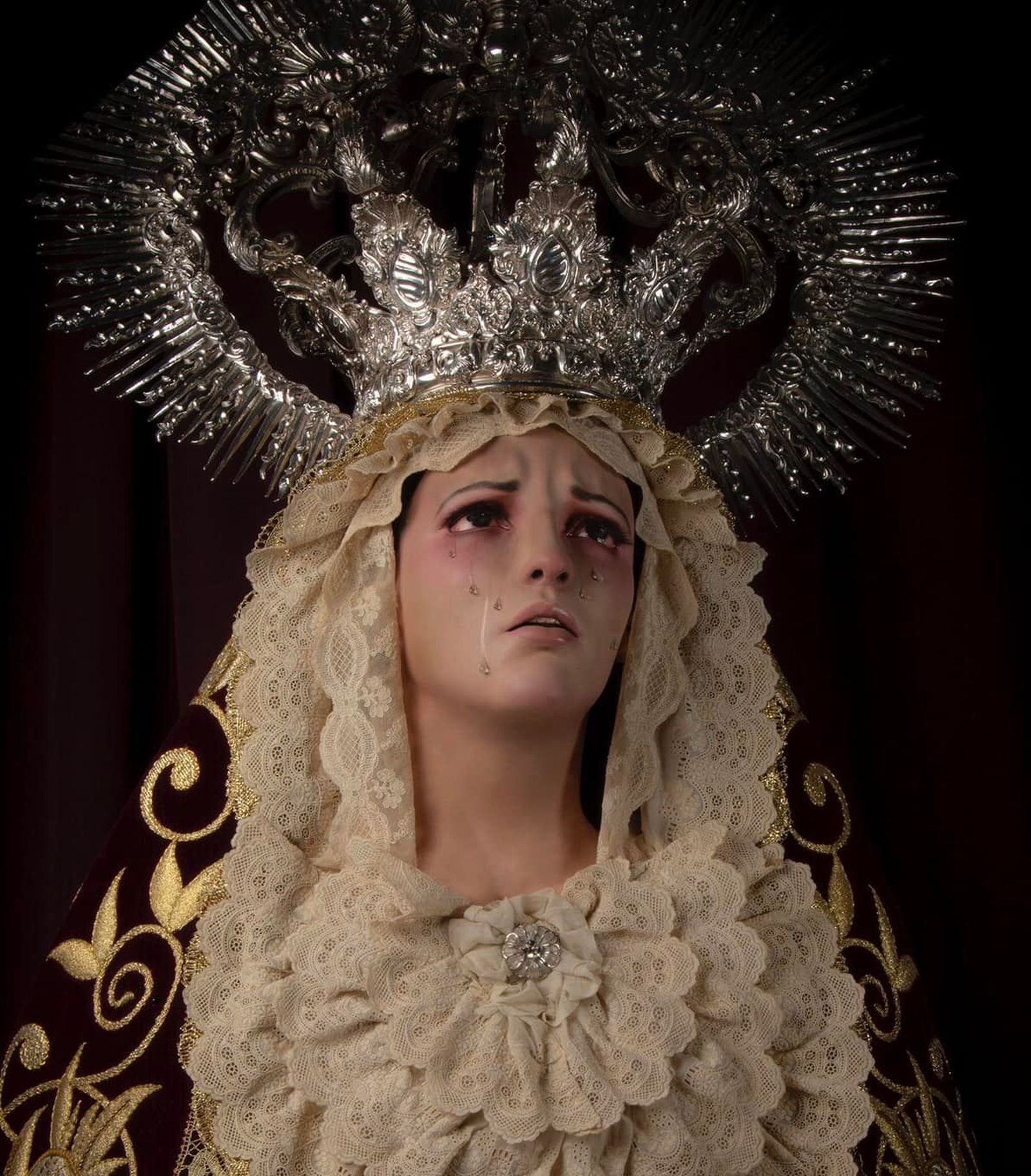 La bella imagen de María Santísima Salud de los Enfermos y Reina de todos los Santos.