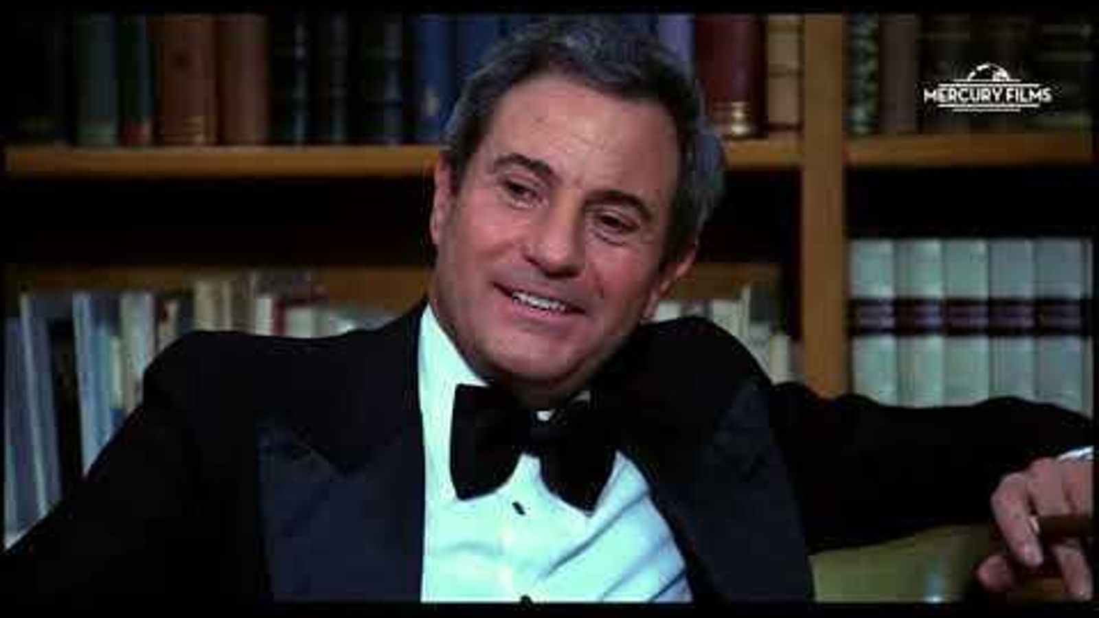 Arturo Fernández en su papel de malo en 'El crack, 2'