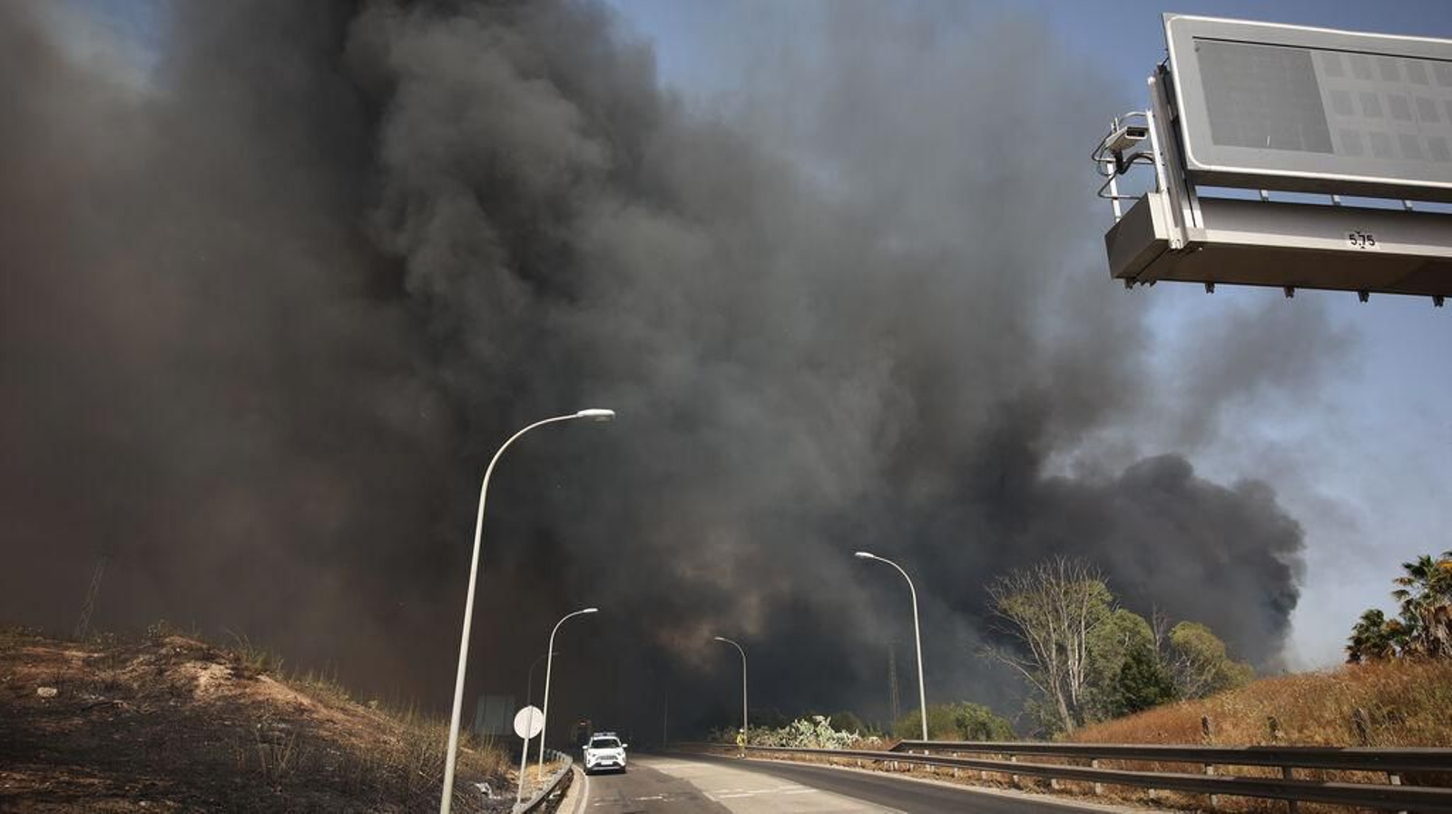 Grave incendio en la campiña de Jerez