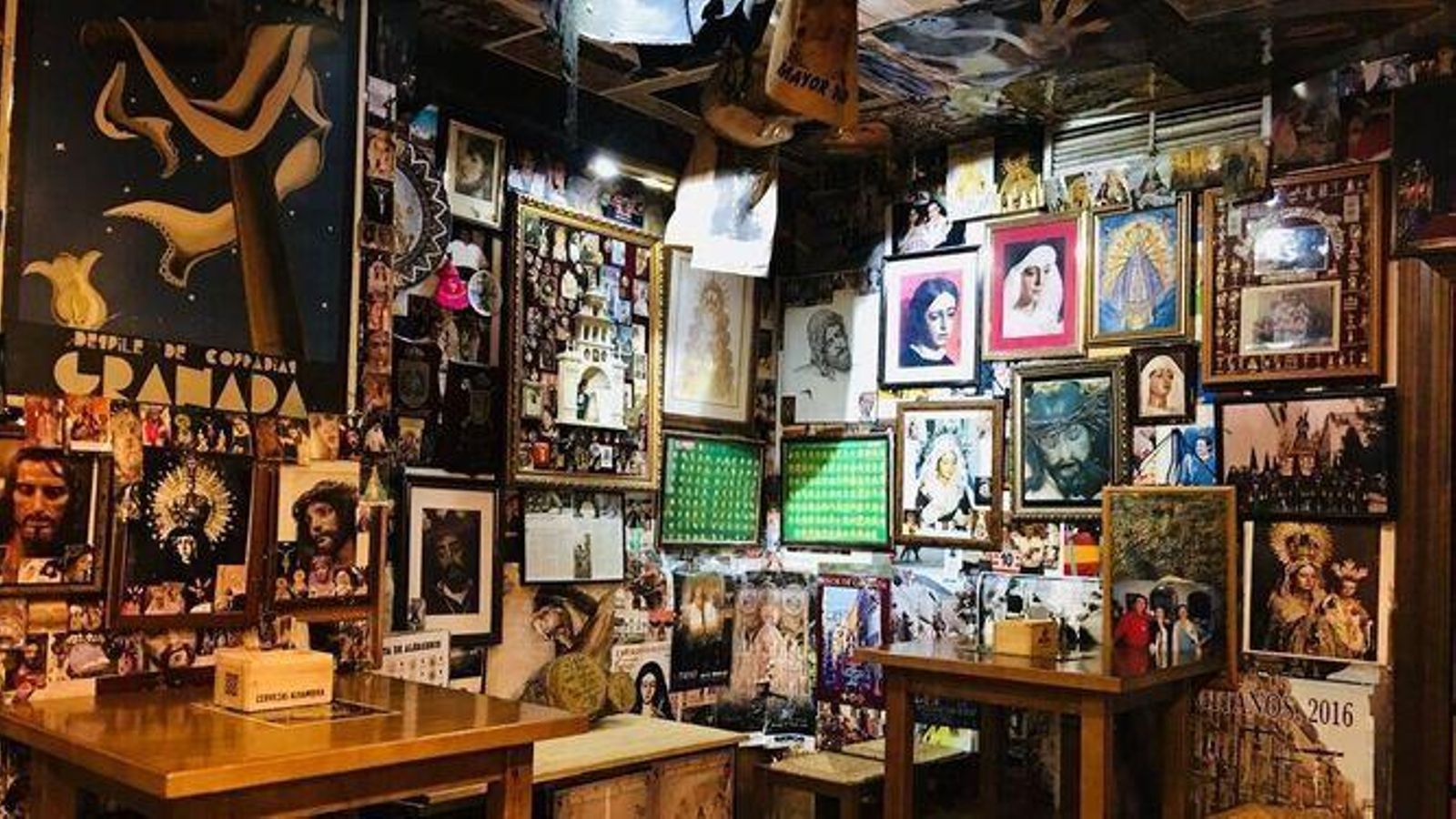 cofrades-Granada-despedir-Semana-Santa_1674743436_156219808_667x375