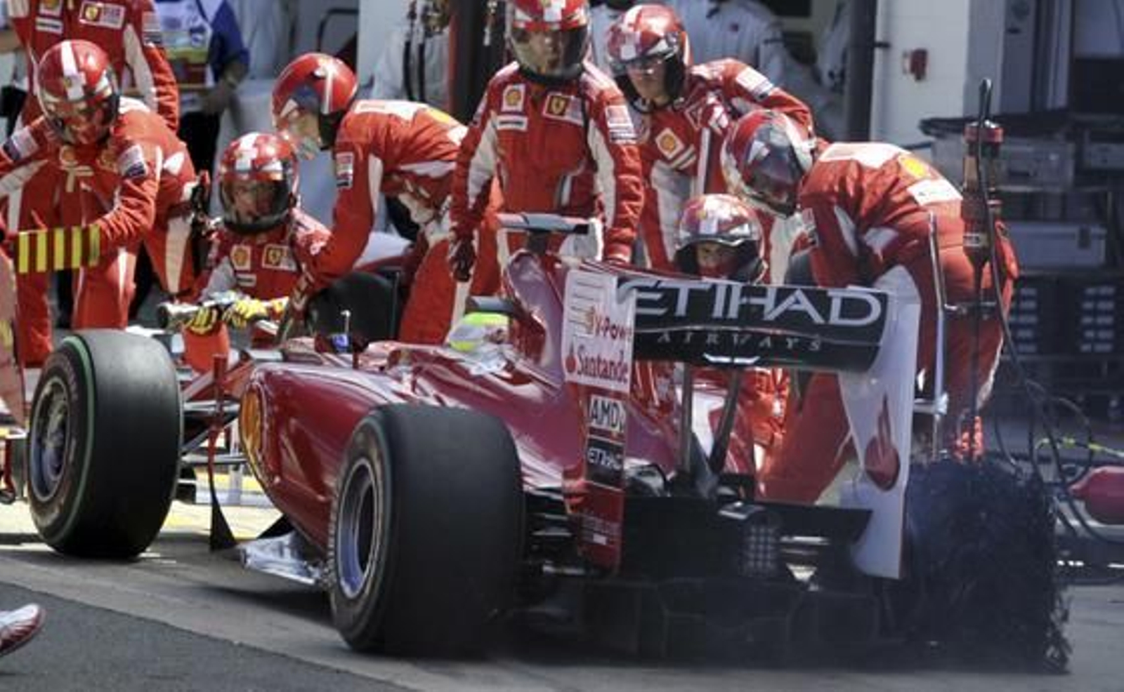 Massa hace una parada en boxes.