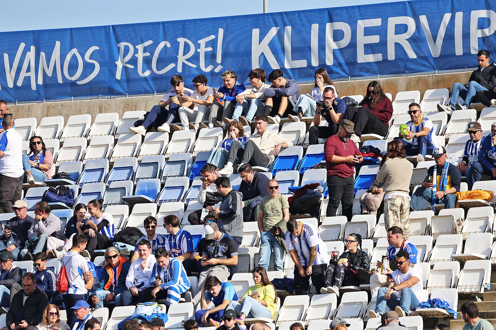 Búscate en las gradas en el Nuevo Colombino en el Recreativo de Huelva - Atlético Antoniano