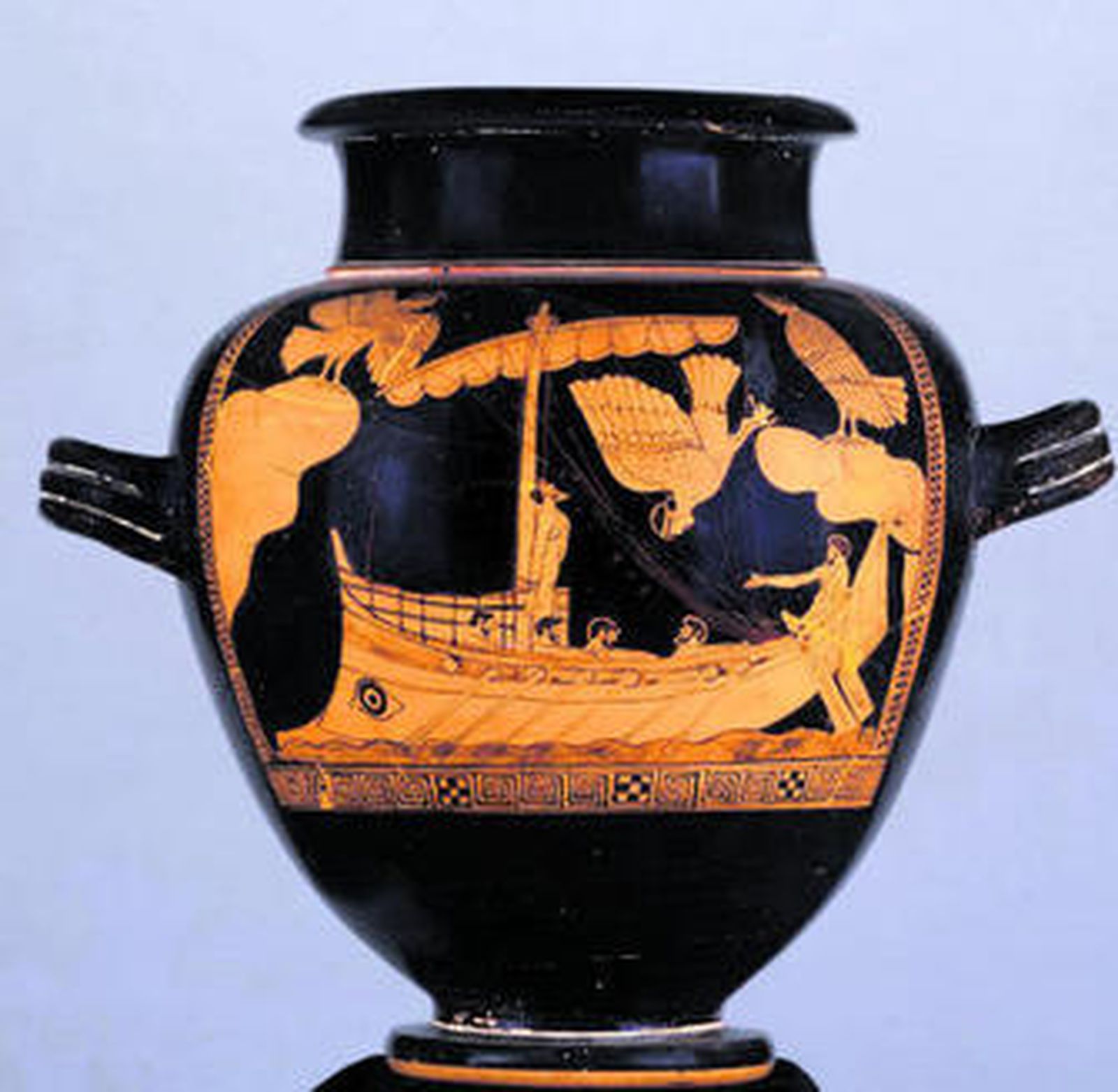 1. 'Odiseo y las sirenas', crátera ática (Stamnos, 480-470 a. C.), conservada en el British Museum de Londres. 2. Retrato de una sirena solitaria y romántica de John William Waterhouse (1891) donde el peine y el espejo sustituyen a los instrumentos musicales. 3. 'Ulises y las sirenas', J. W. Waterhouse (1891).