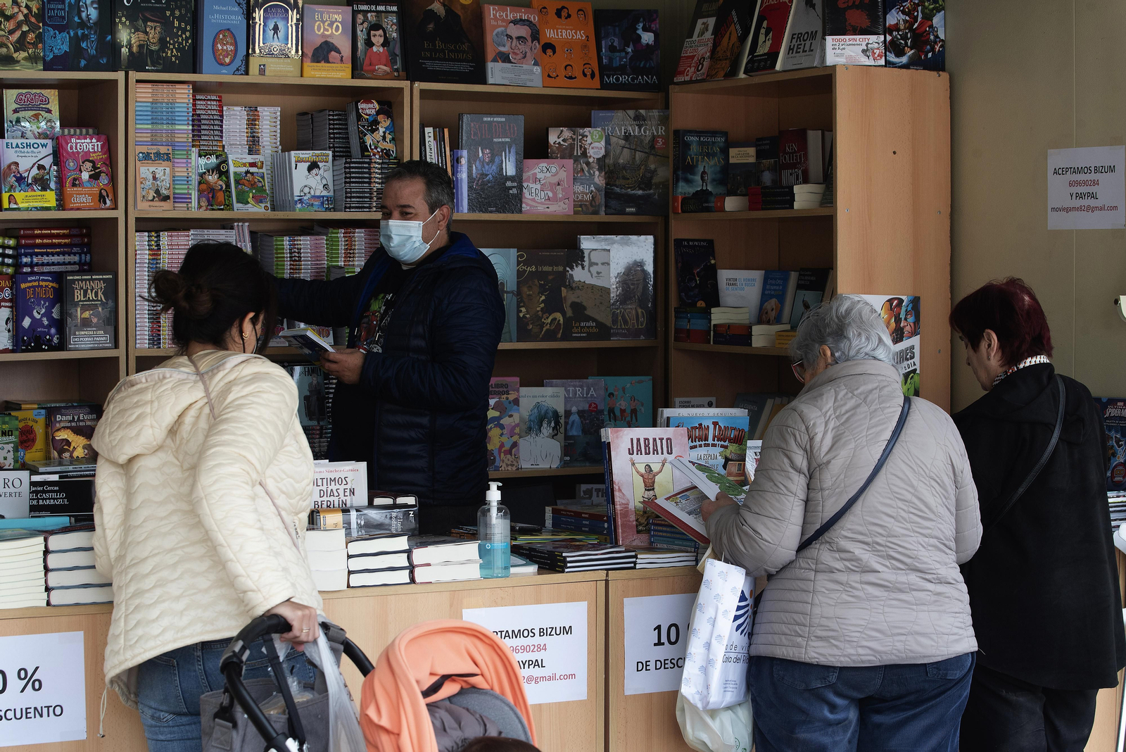 La Feria del Libro de Tomares, en imágenes