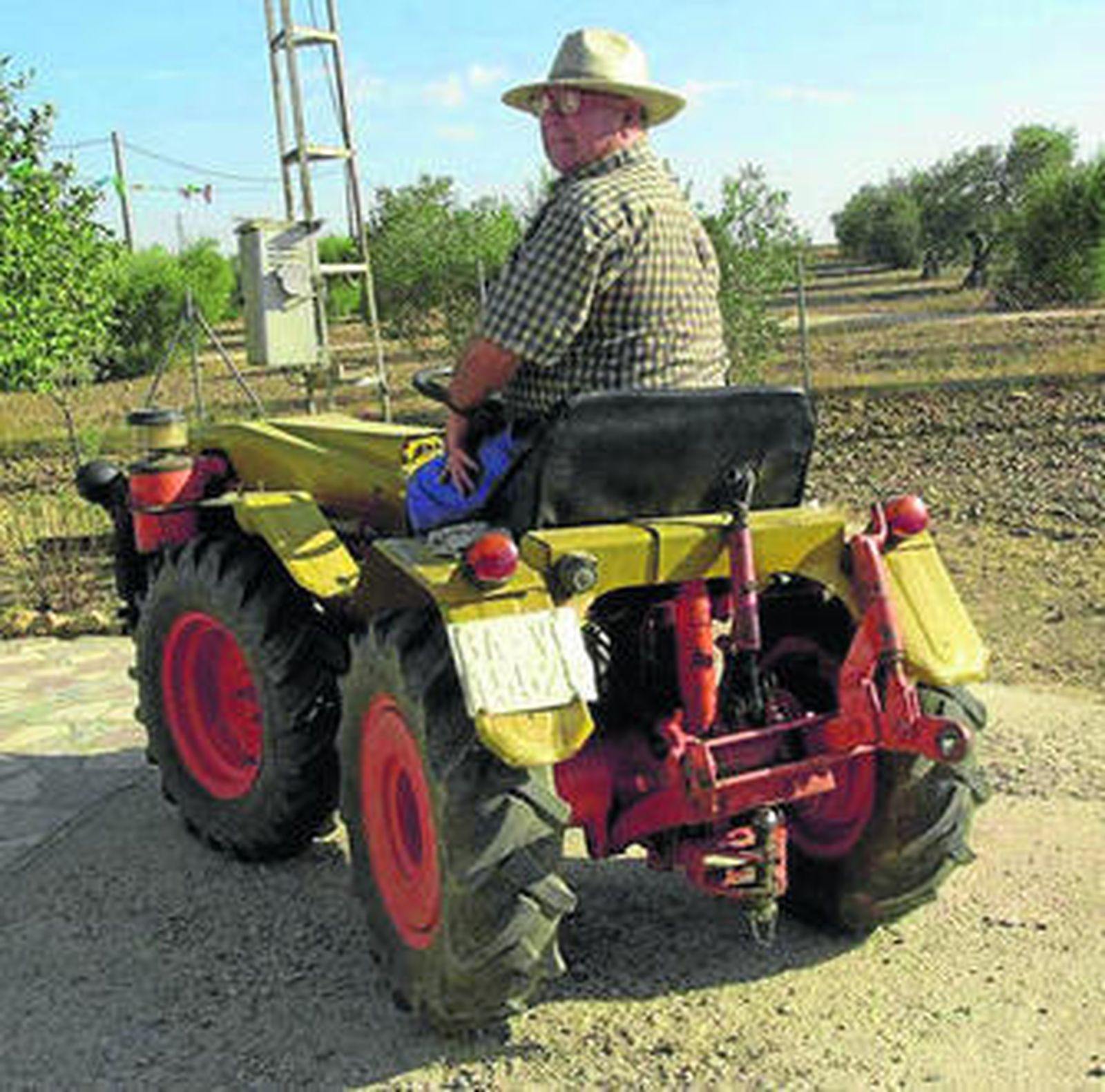 Los tractores viejos aumentan en riesgo de sufrir accidentes en el campo.