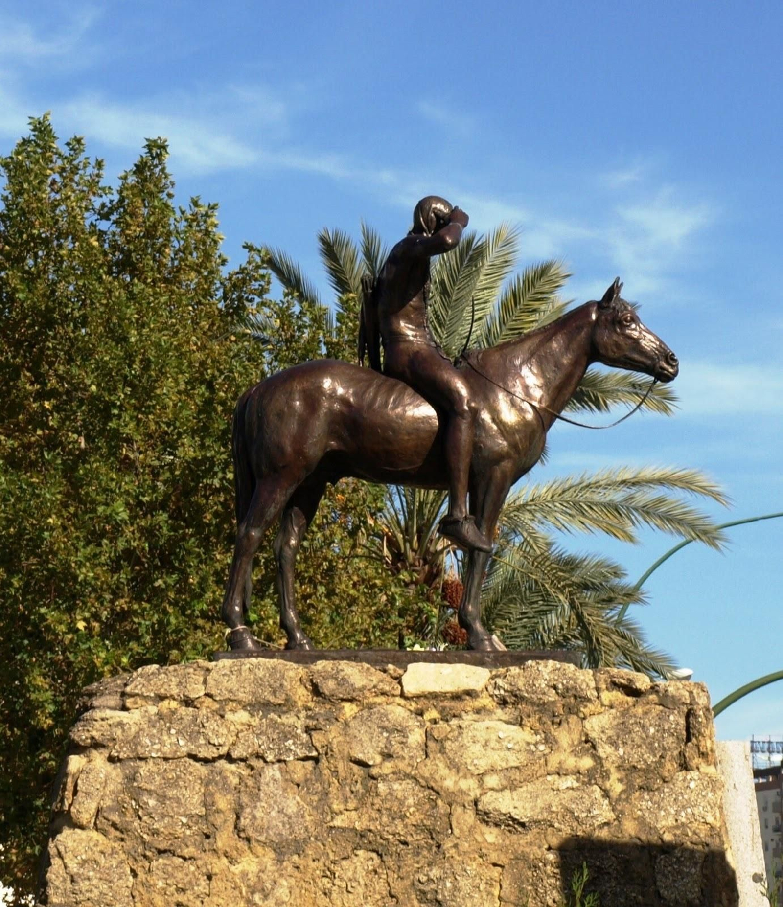 Estatua de "El Explorador"