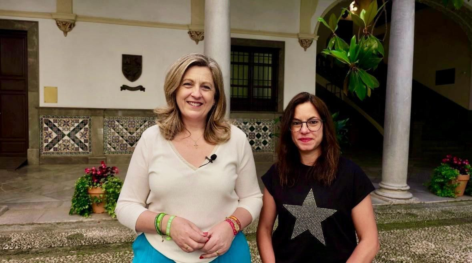 Beatriz Sánchez y Mónica Rodríguez, concejalas de Vox en el Ayuntamiento de Granada.