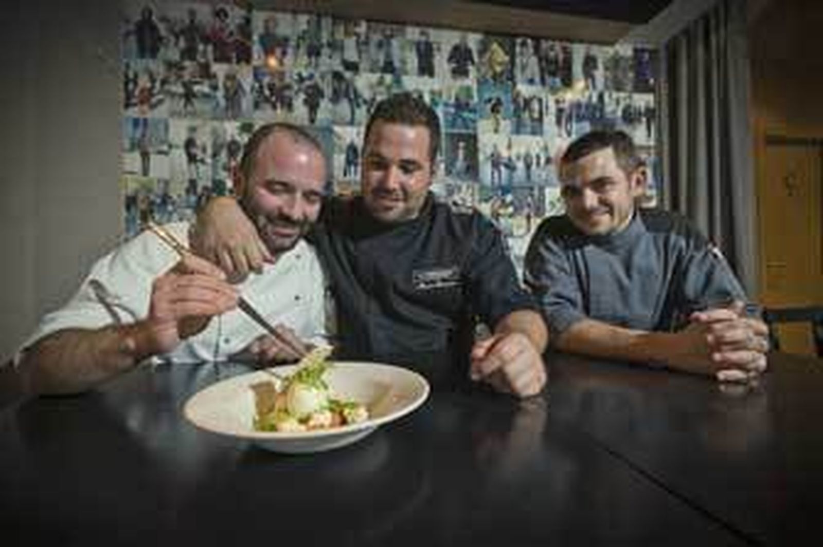 Mauro Barreiro (Real 210), entre José Luis Fernández  y Carlos Martínez (Sopranis). /Julio González