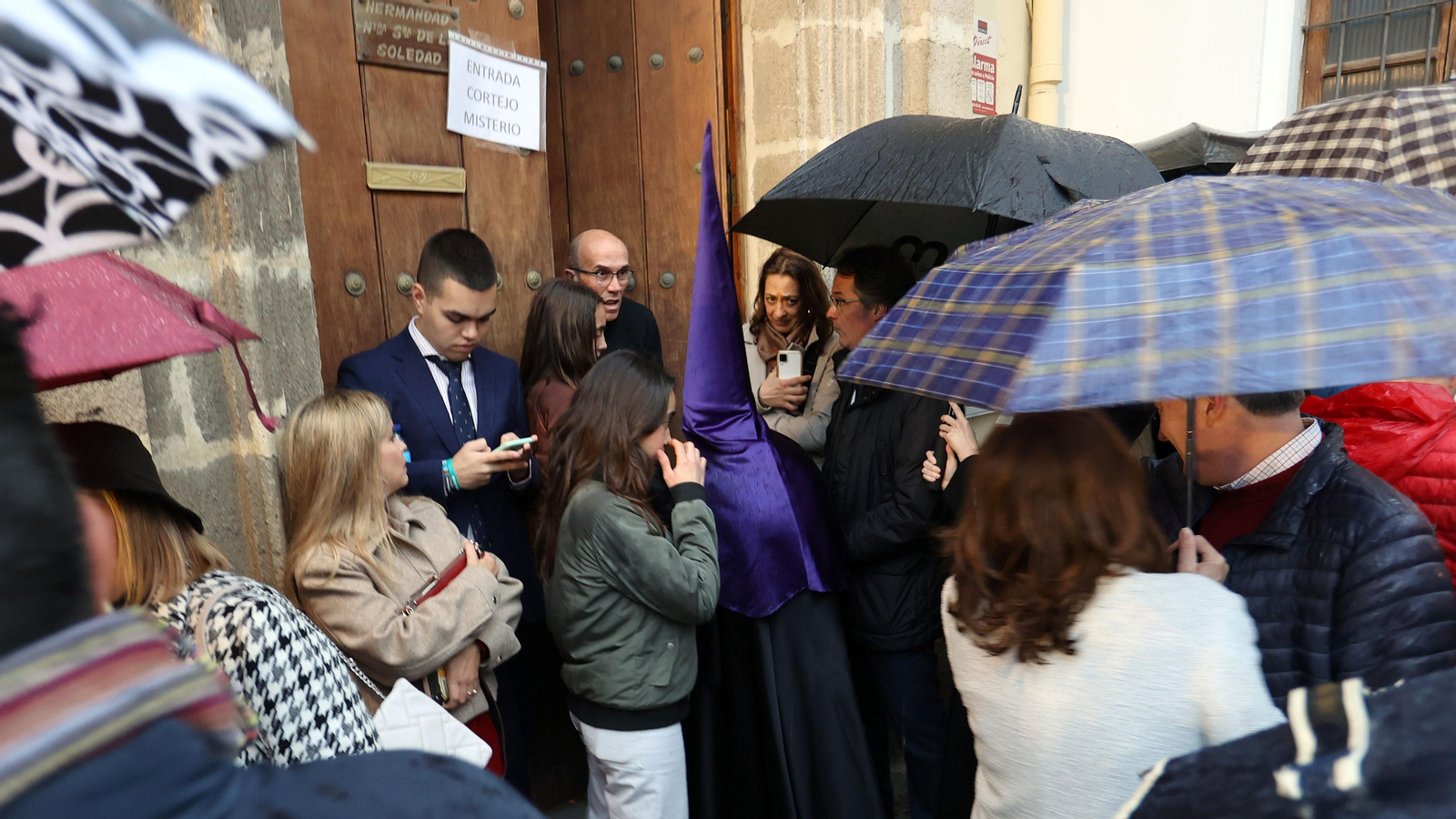 La lluvia apareció en la tarde del Viernes Santo