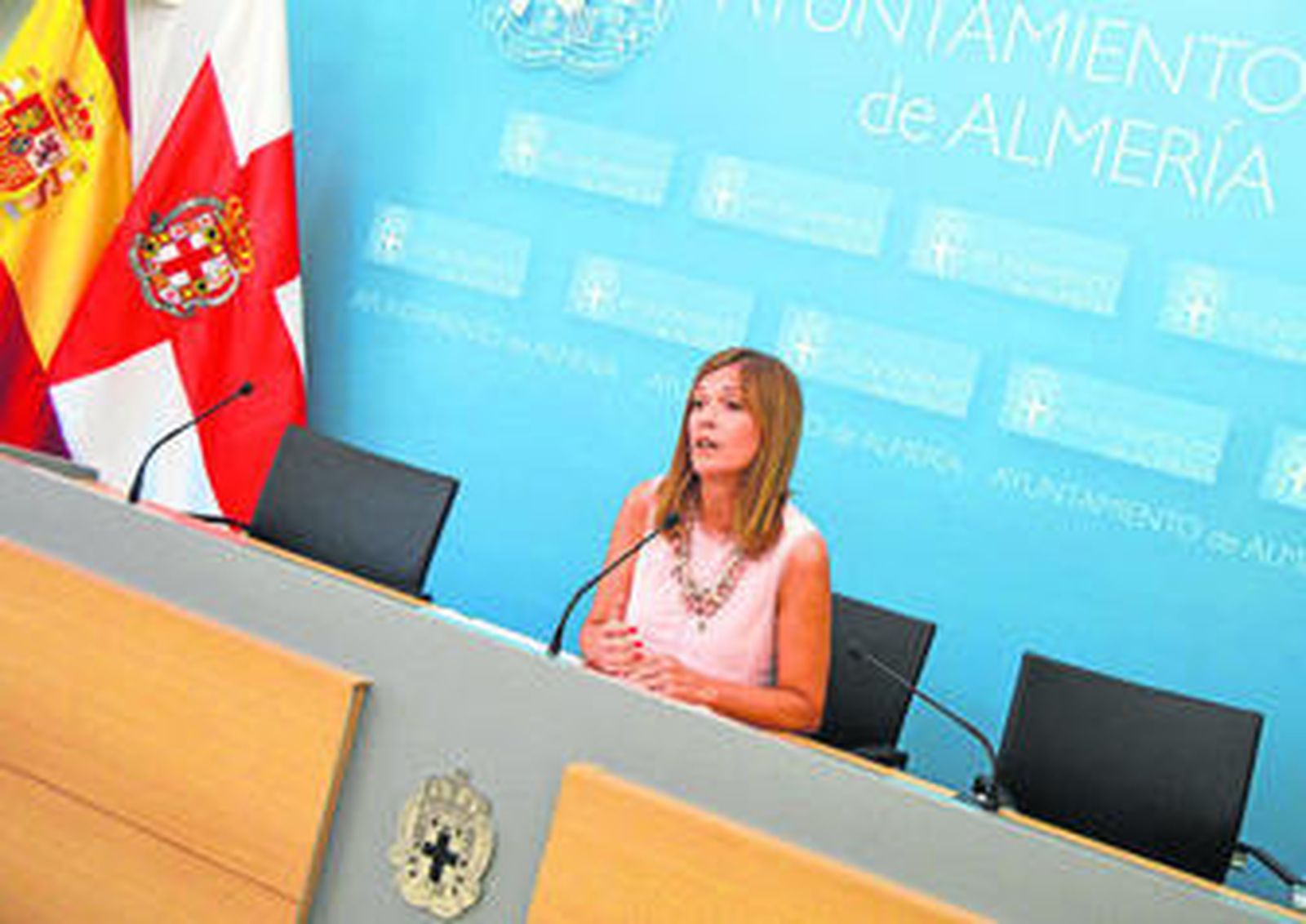 La concejal de Tradiciones, Ana Martínez Labella, durante el balance de Feria ofrecido ayer.