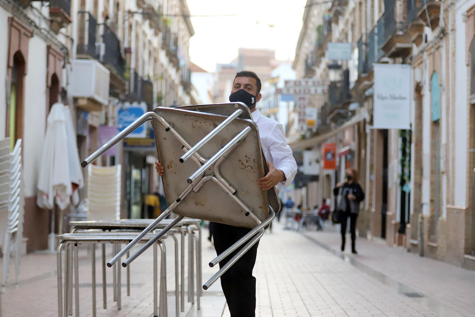 Imágenes del cierre de comercios bares y terrazas a causa de las nuevas restricciones por la Covid en Huelva