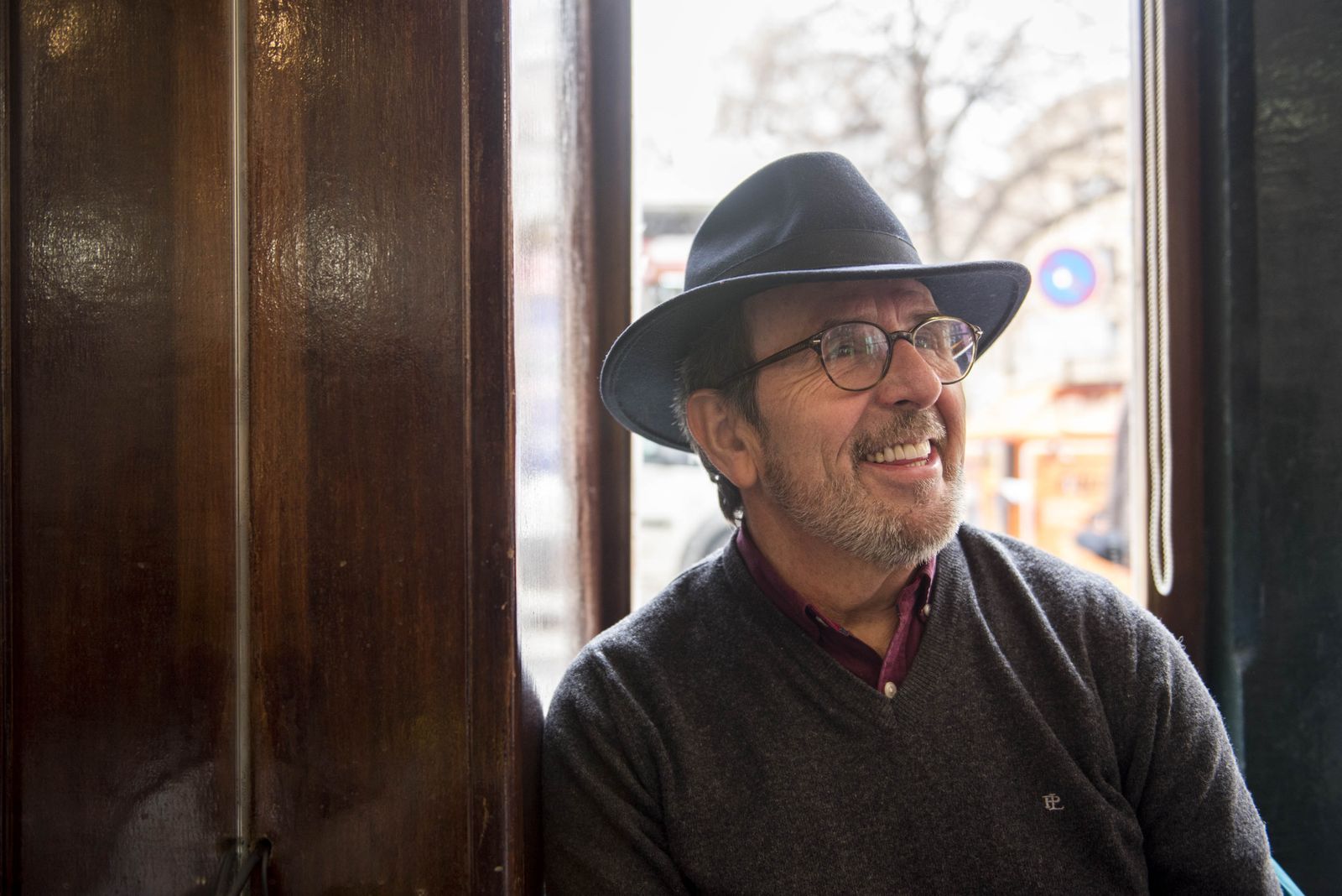 El director del Museo Arqueológico y Etnológico de Granada, fotografiado en un café de Plaza Nueva.