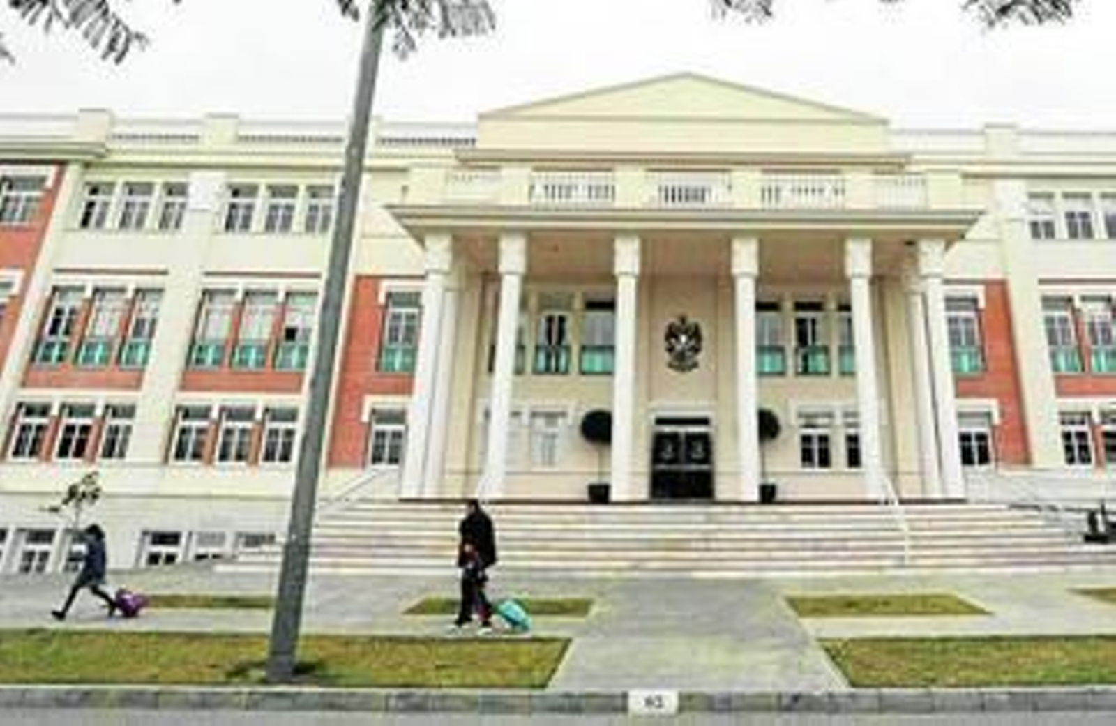 Fachada del colegio privado MIT School.