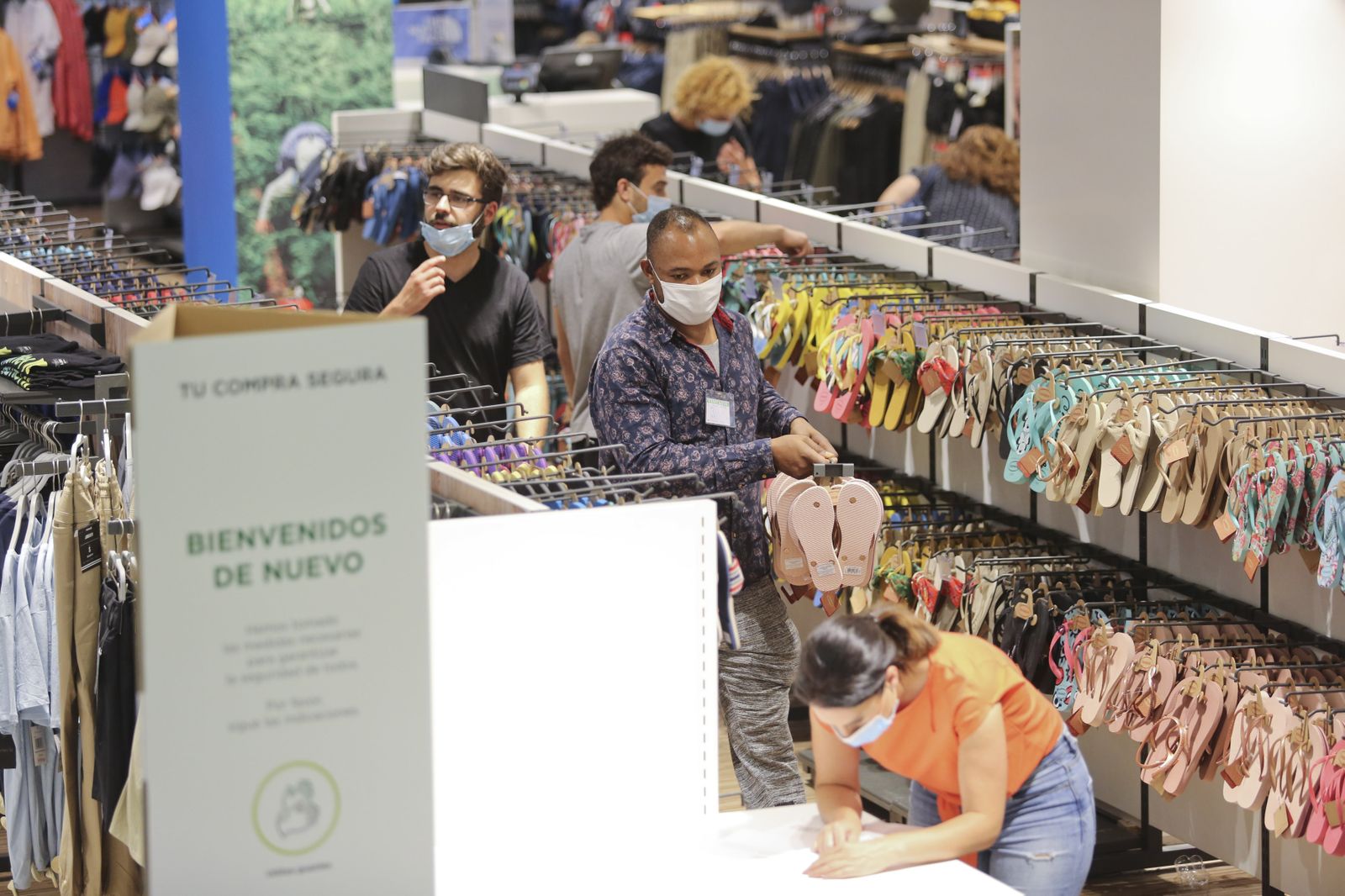 Las fotos de los centros comerciales de Málaga abiertos, en la fase 2 de la desescalada