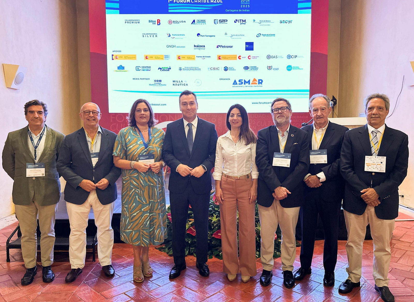 La presidenta de la APA, Rosario Soto, con el presidente de Puertos del Estado y presidentes de autoridades portuarias participantes en el I Fórum Caribe Azul.