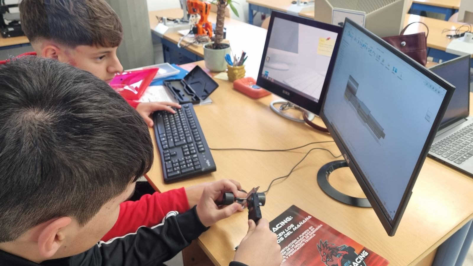 El alumnado ya trabaja en las distintas fases del proyecto.