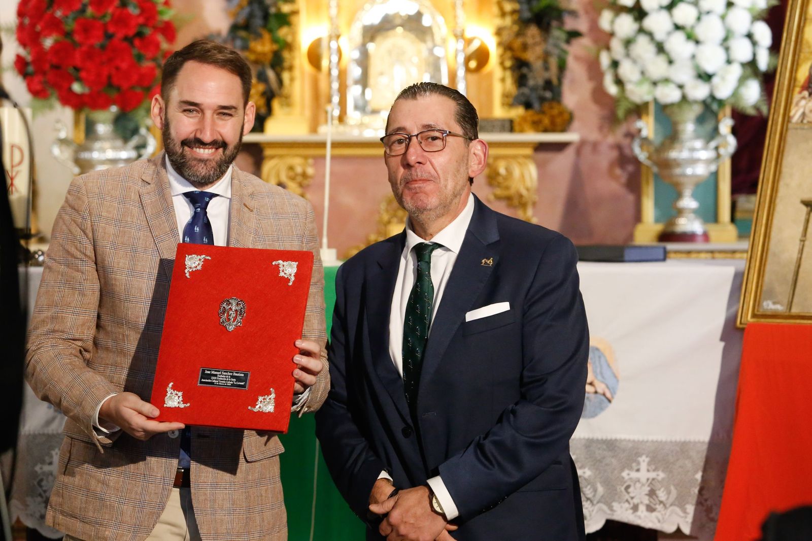 Las fotografías de la presentación del cartel de Valentín Rivera para la tertulia cofrade La Levantá