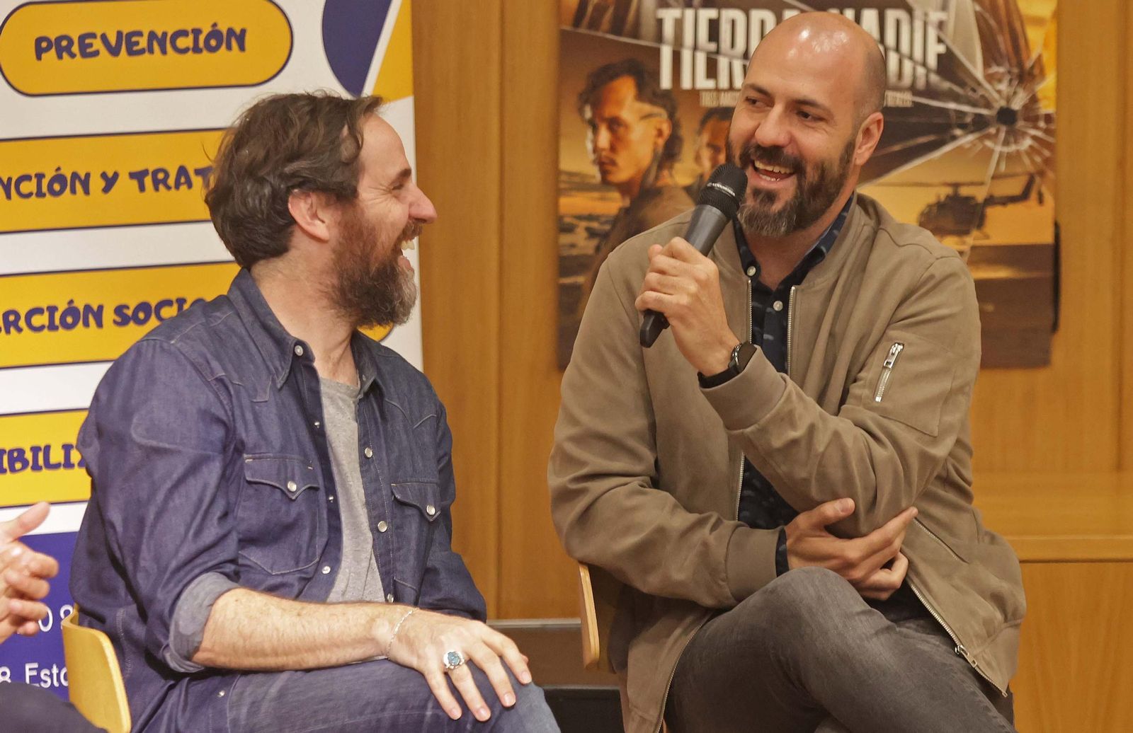 Fotos de la presentación de la película 'Tierra de Nadie' en colaboración con Coorinadora Alternativas en Algeciras