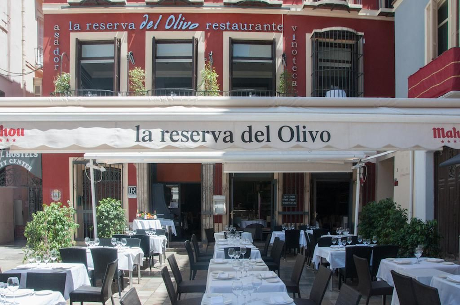 La fachada del restaurante La Reserva del Olivo antes de su cierre.