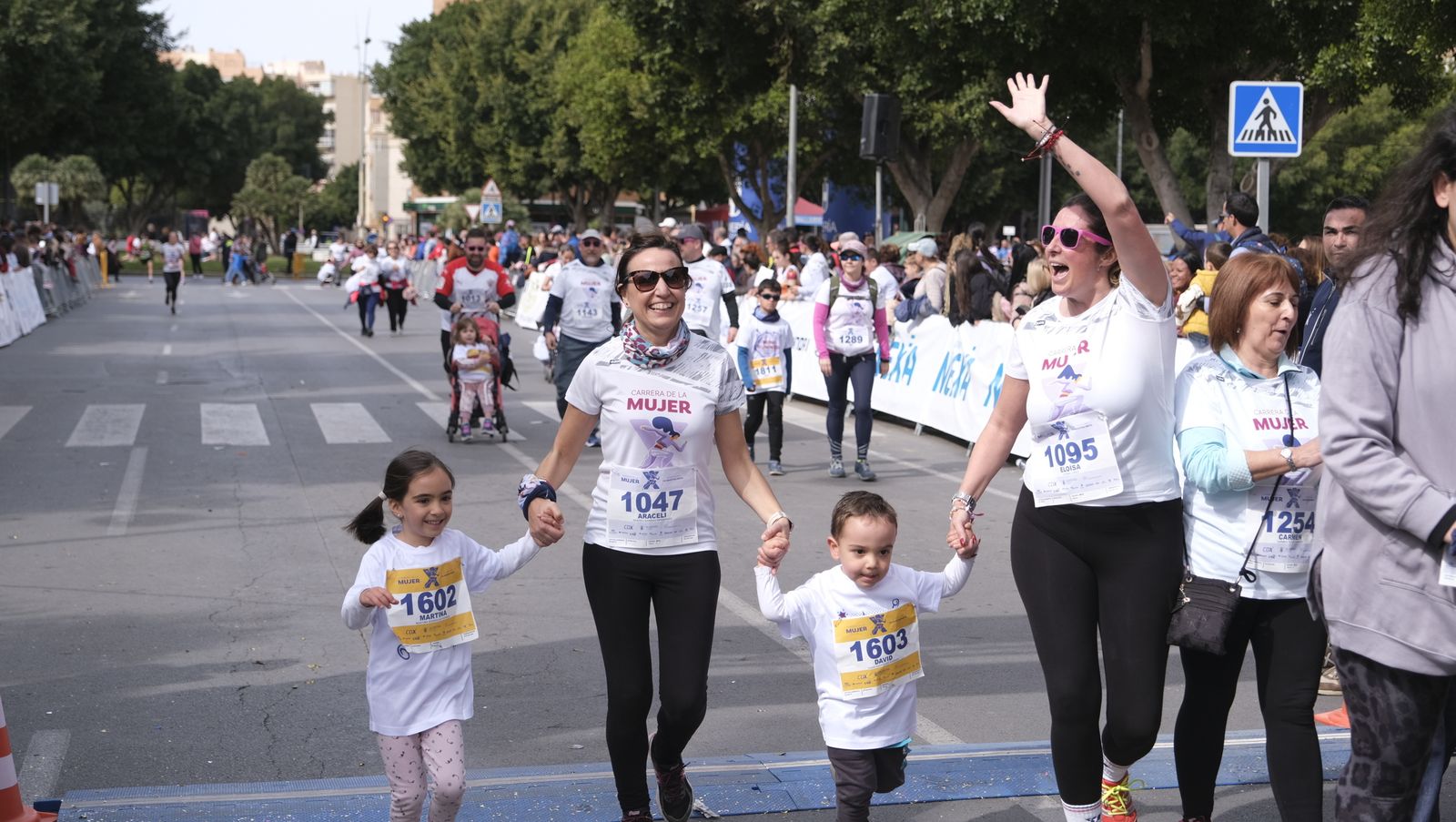 Imágenes de la Carrera de la Mujer 2023 en Almería