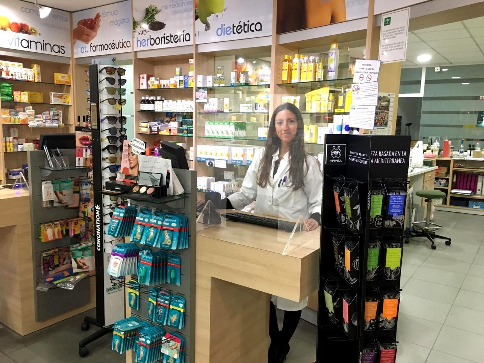 Las  farmacias, que siguen abiertas, entre los demandantes del producto