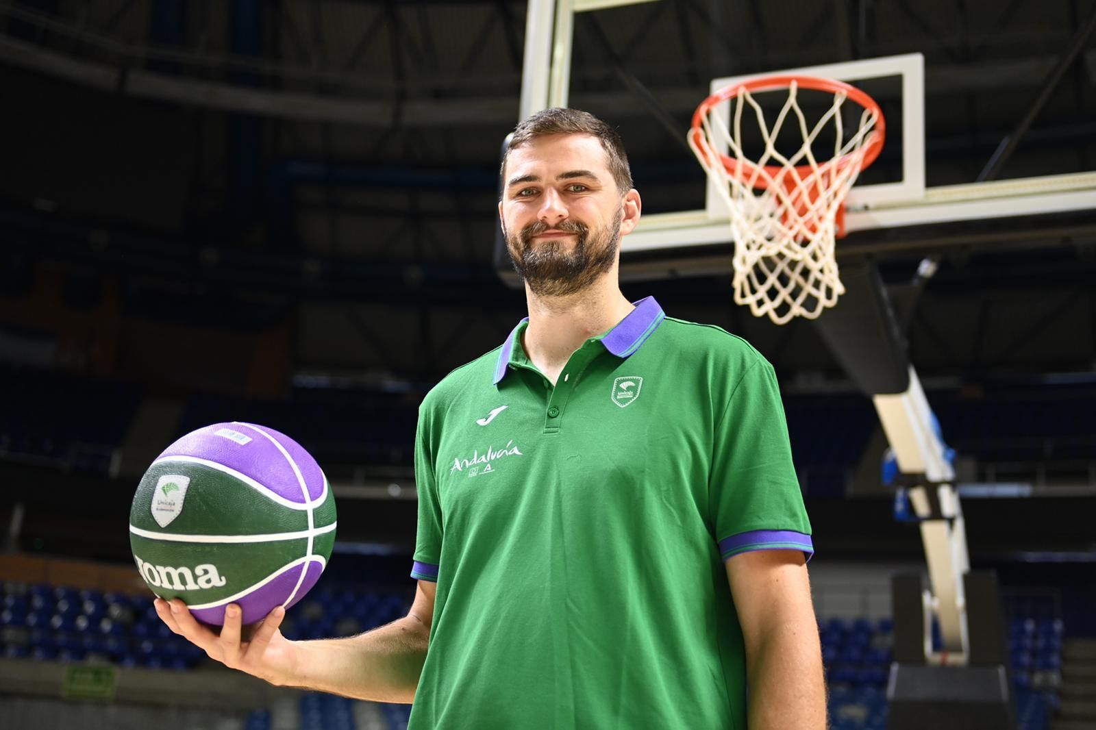 Las fotos de la presentación de David Kravish con el Unicaja