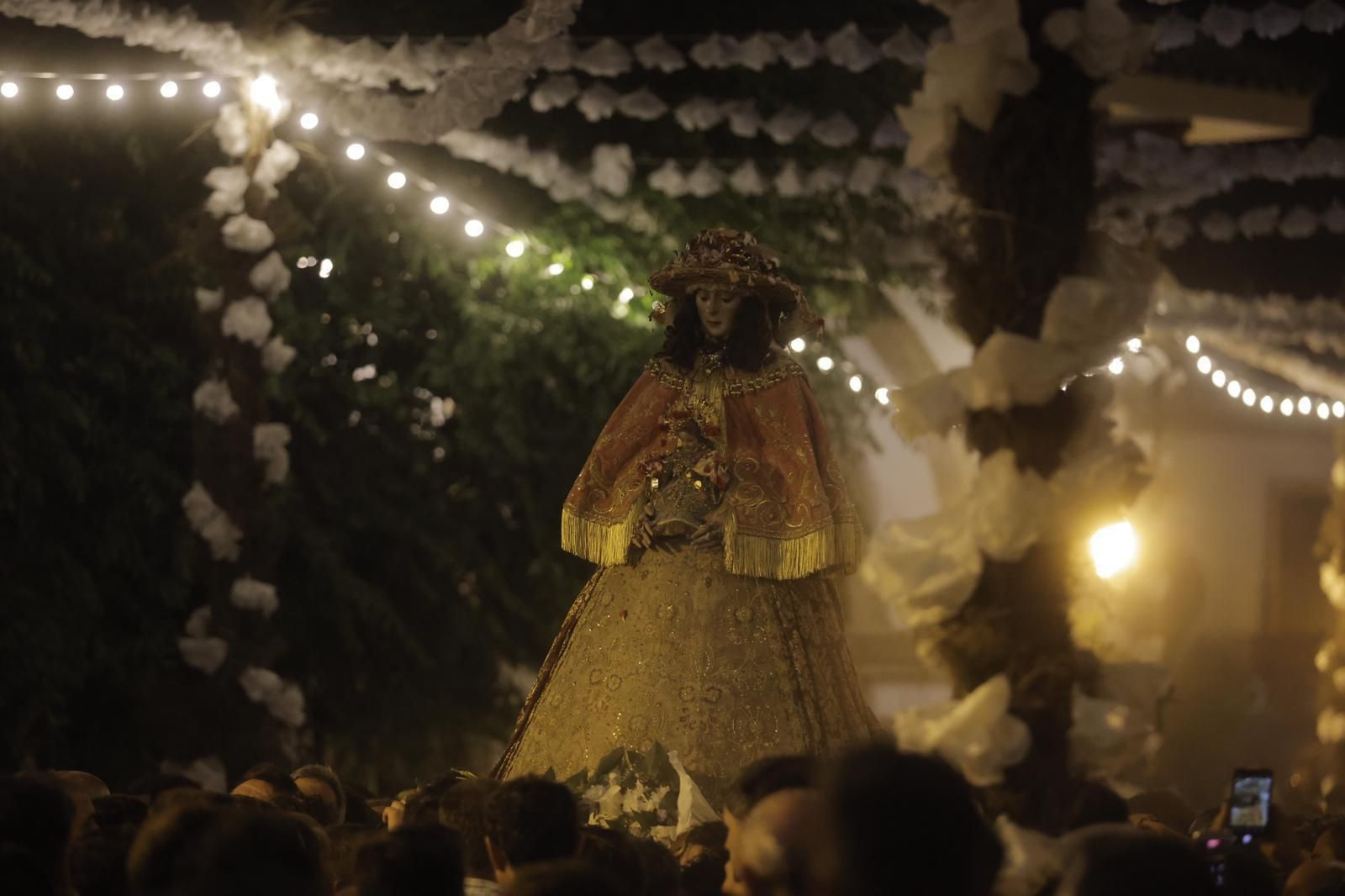 Traslado de la Virgen del Rocio: Emotiva noche desde Almonte al Chaparral, en imágenes