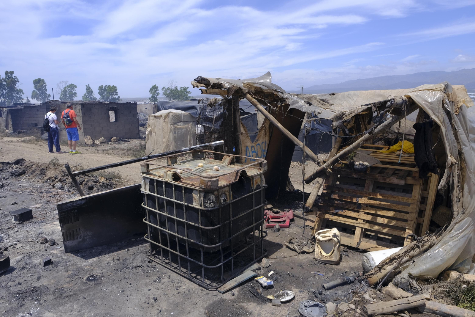 Fotogalería incendio asentamiento de chabolas en Atochares-Níjar (Almería)