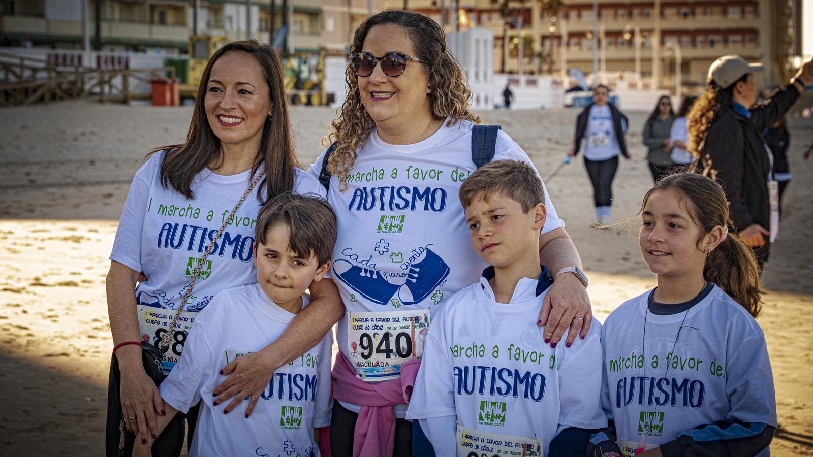 Búscate entre las imágenes de la  ‘I Marcha a favor del autismo’ en Cádiz