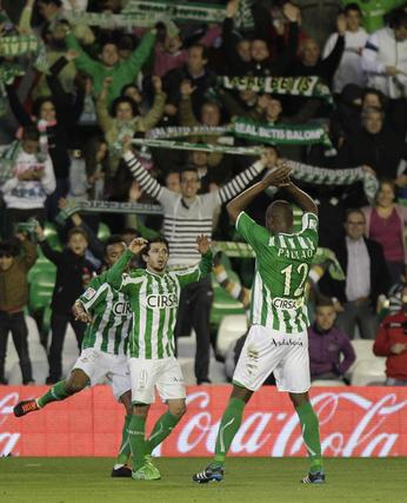 El Betis iguala con el Atlético de Madrid en el Benito Villamarín tras un final del partido loco (2-2). / Antonio Pizarro
