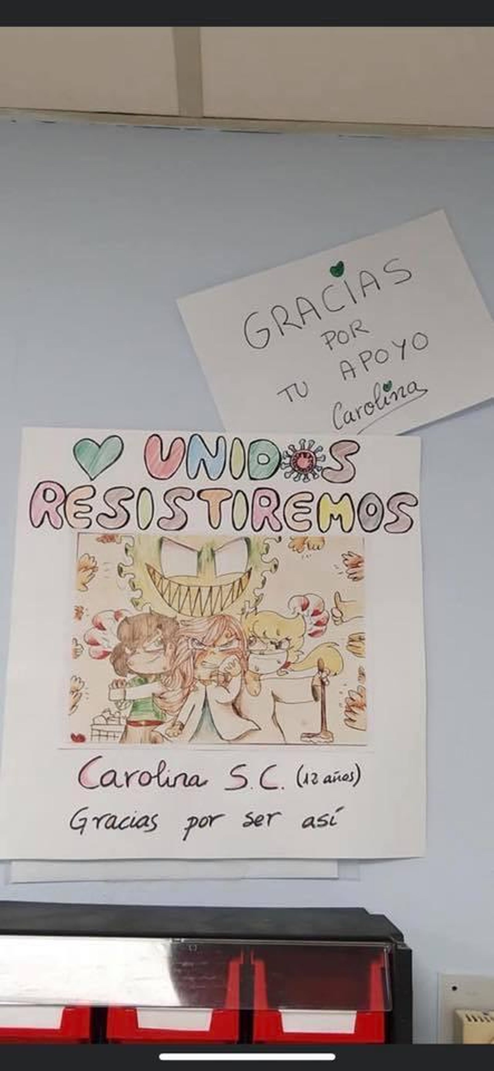 Coronavirus en Cádiz: Las imágenes de los dibujos que se han colocado en los hospitales Puerta del Mar y de Puerto Real