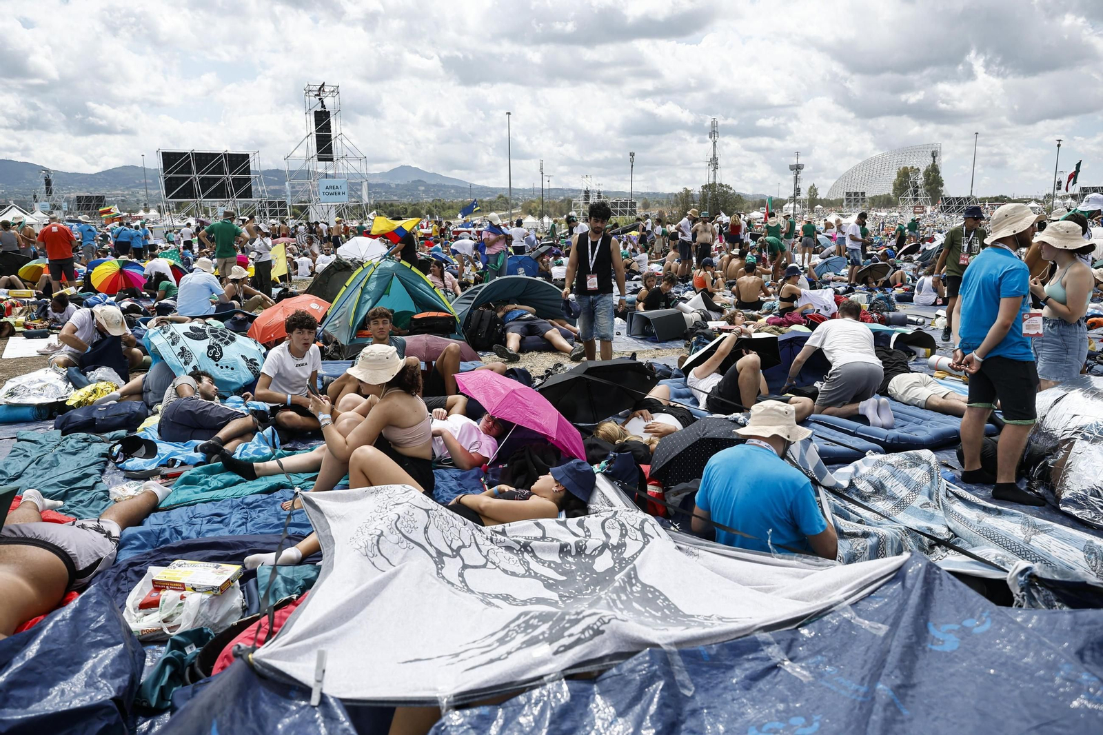 Pope Leo XIV celebrat (14125648).jpg