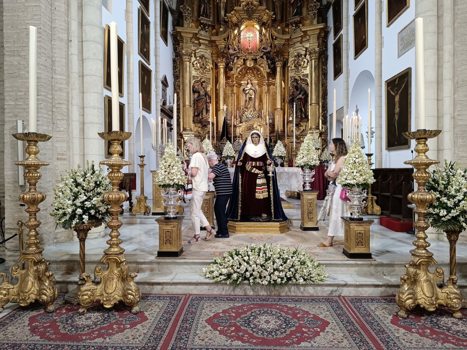 Besamano de Santa Marta en la parroquia de San Andrés.