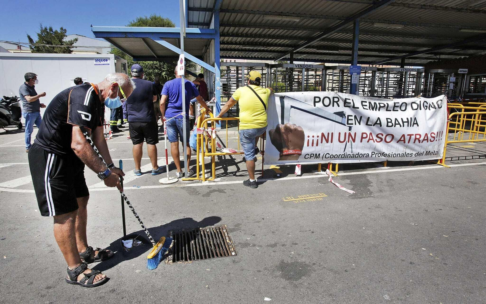 Pancarta con reivindicaciones laborales para astilleros.