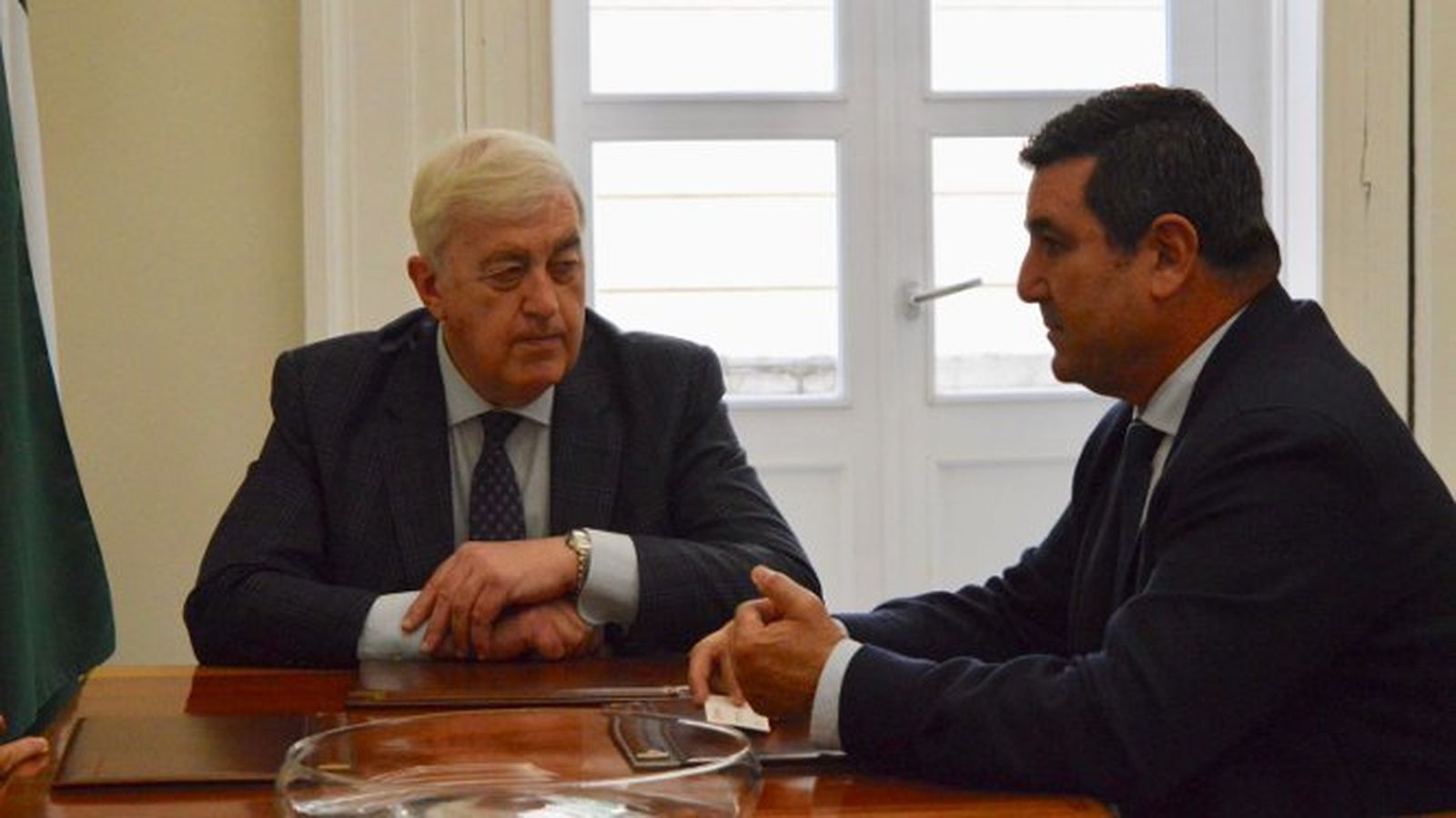 Ángel Juan Pascual, presidente de la Cámara, y Alfonso Pozuelo, delegado del Estado en Zona Franca de Cádiz.