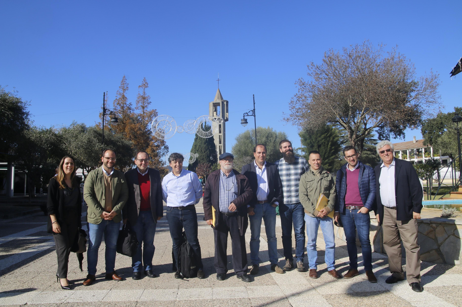 El alcalde de Castellar, Adrián Vaca, junto a los conferenciantes.
