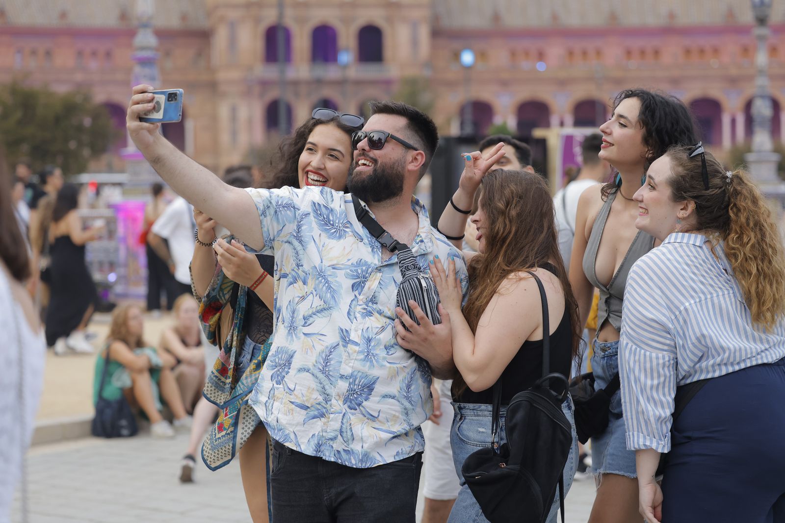 Búscate en las fotos del concierto de Bizarrap