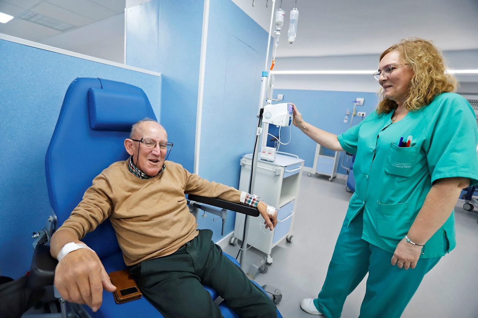 Un paciente en el hospital de día del Infanta Elena.