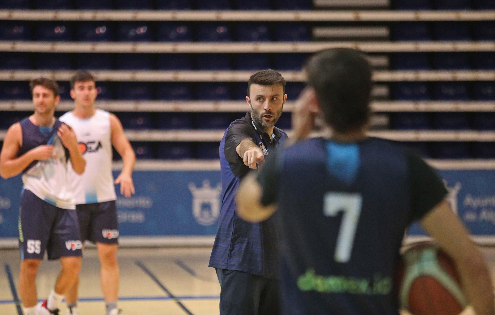 Fotos del primer entrenamiento de Miki Ortega al frente de Udea