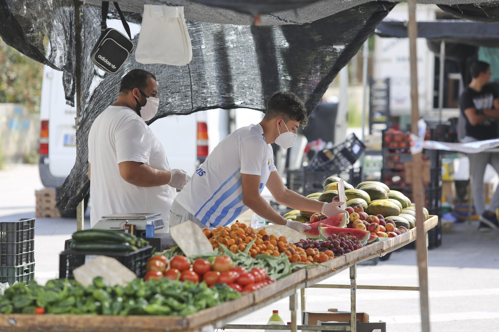 Las fotos del mercadillo de Huelin, en Málaga, en su primer día de desescalada