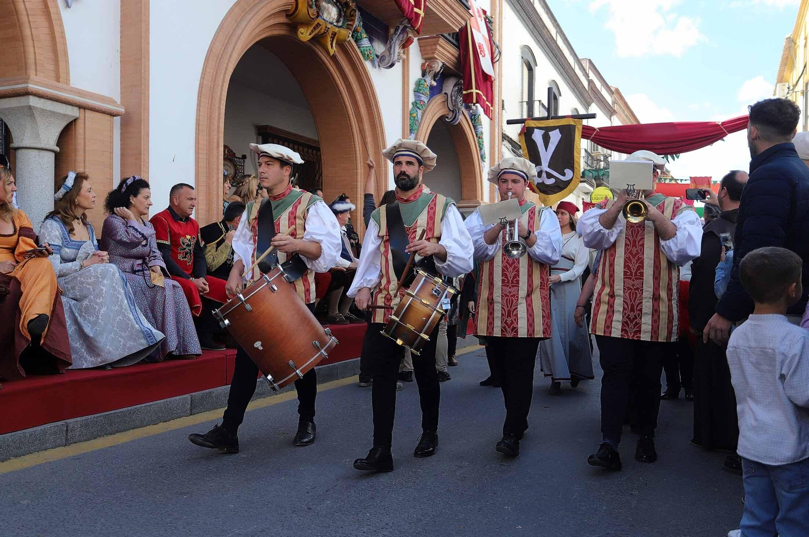 Imágenes del gran ambiente en la Feria Medieval de Palos de la Frontera, Huelva