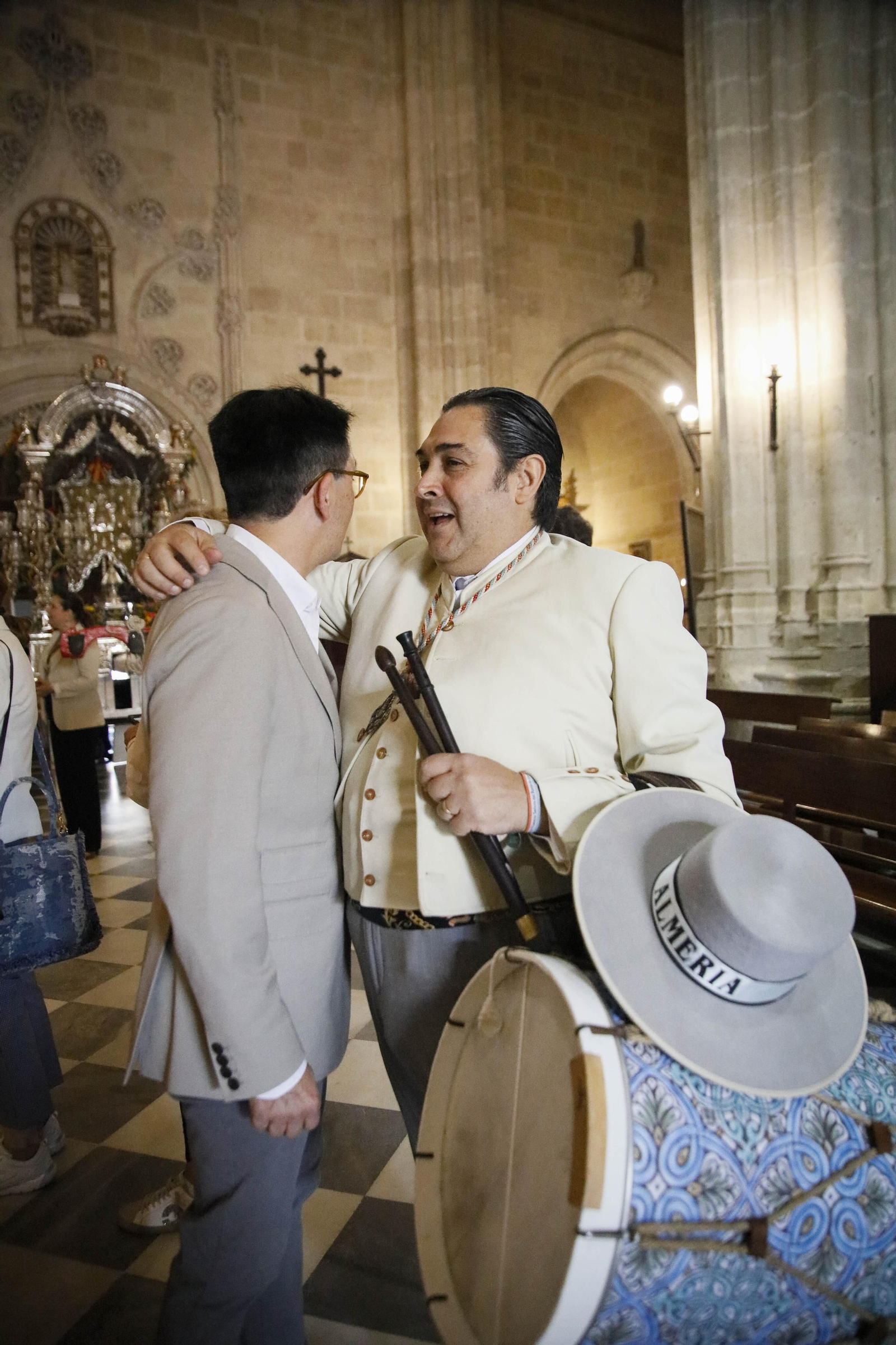 Imágenes de la salida  del Rocío desde la Catedral de Almería