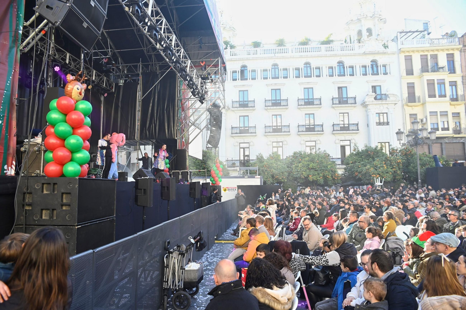 Los niños de Córdoba despiden 2024 con una fiesta infantil y campanadas en las Tendillas, en imágenes
