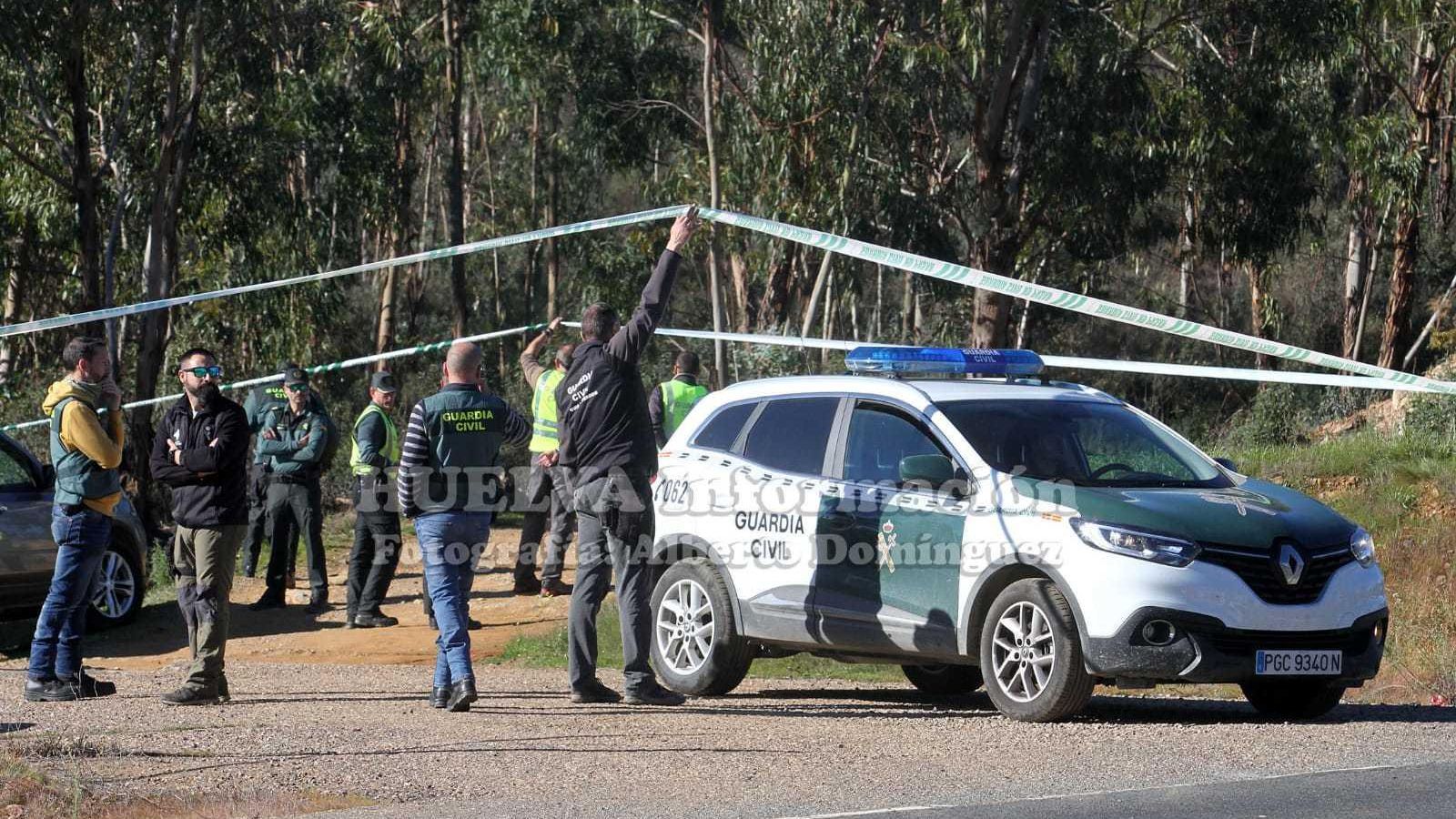 Cordón de la Guardia Civil en el lugar donde ha aparecido el cadáver
