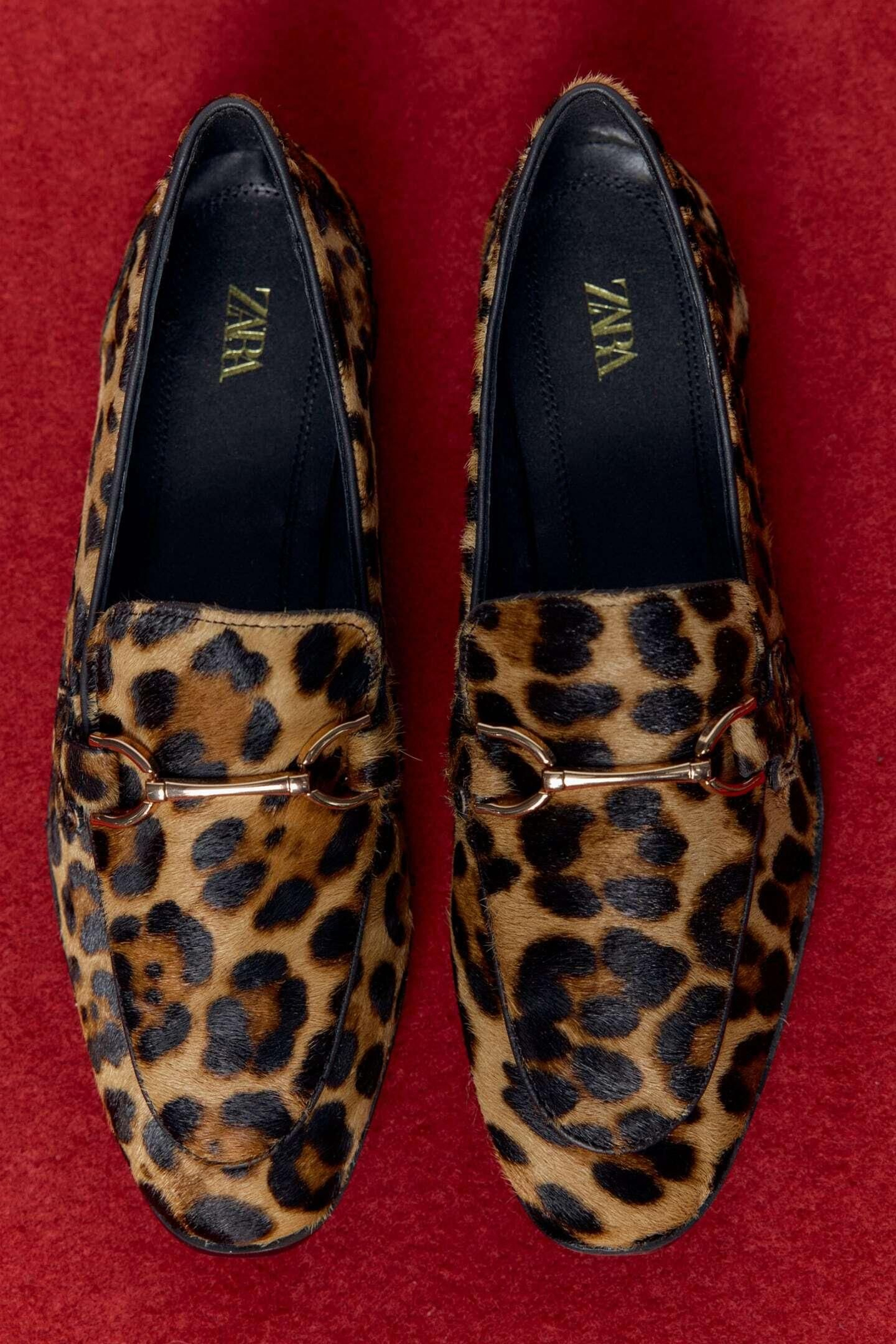 Mocasines en animal print de Zara. Mocasines en animal print de Zara.