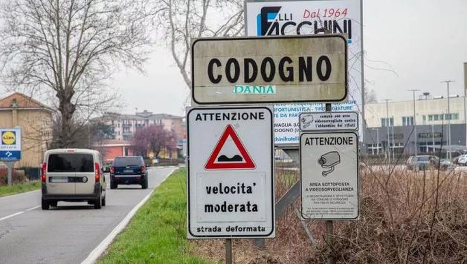 La señal de entrada al pueblo italiano