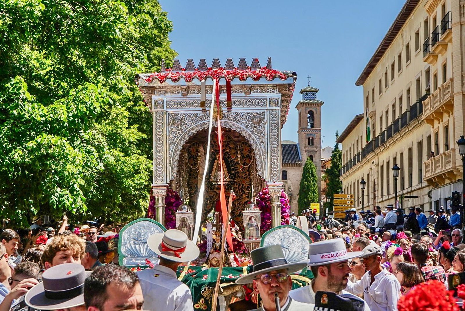 Así ha sido la salida de la Hermandad del Rocío de Granada