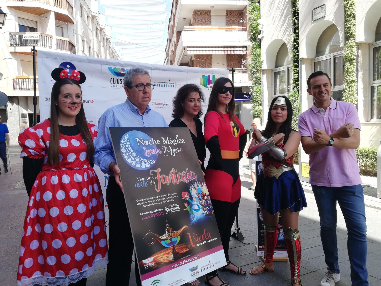 Lara y el presidente del centro comercial abierto Eliossana, Antonio Rabasco, en la presentación del programa.