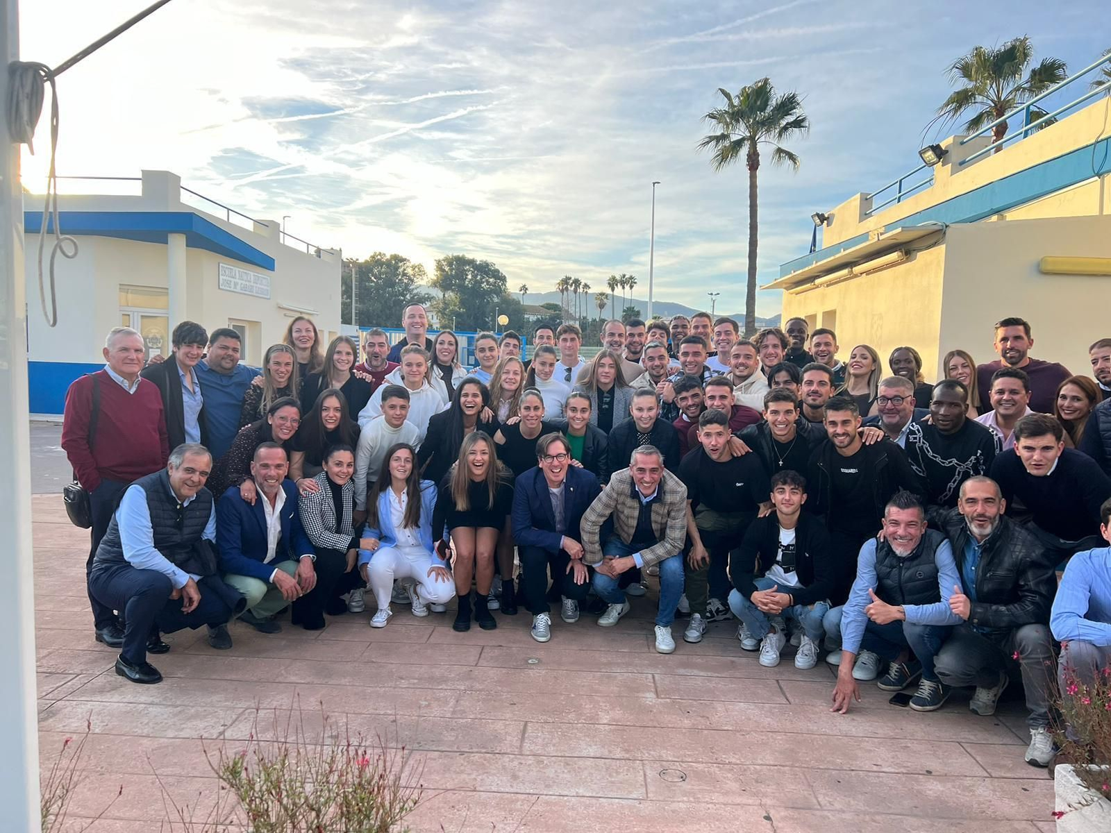 Foto de familia del almuerzo navideño del Algeciras CF.