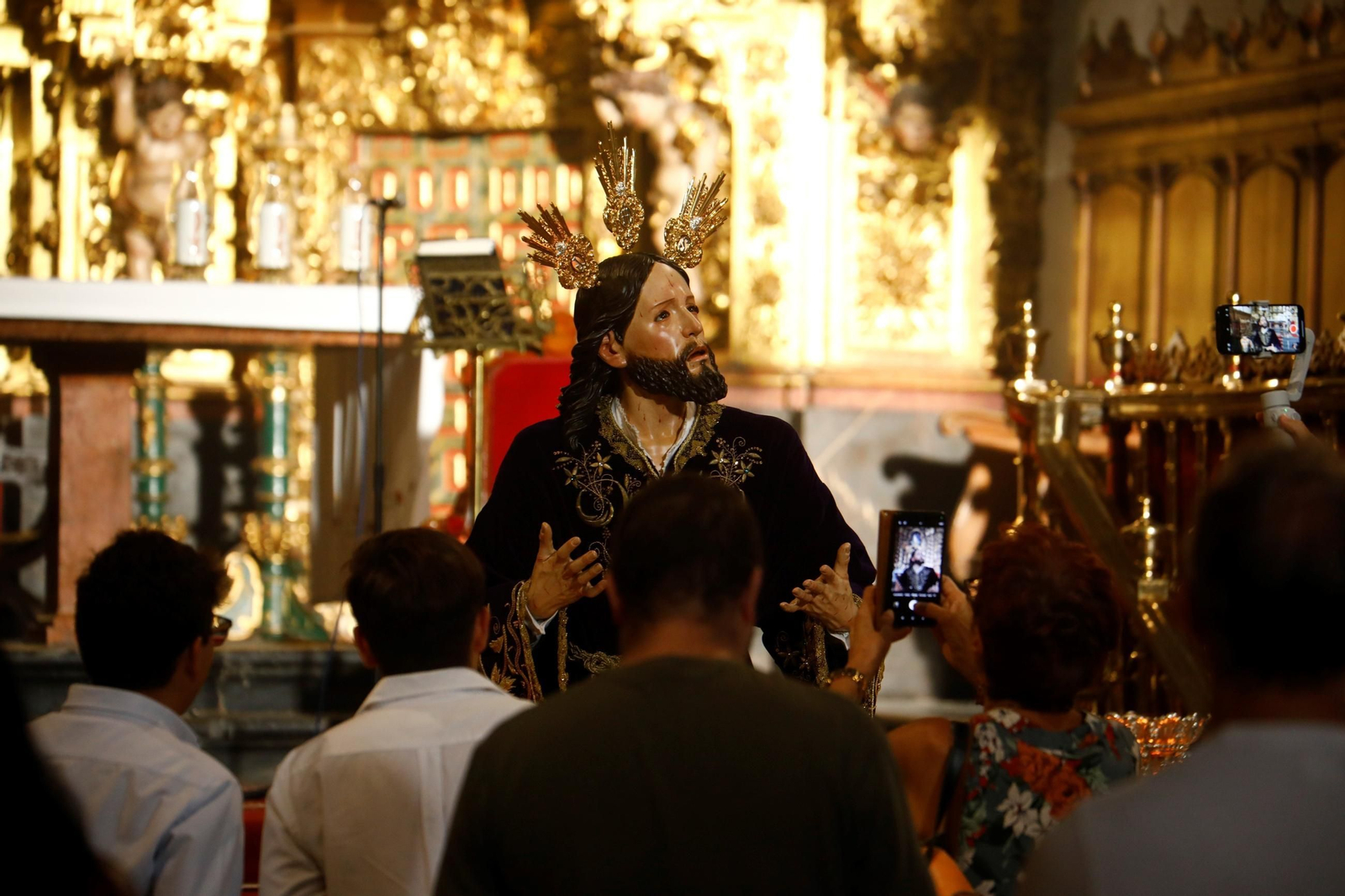 Las mejores fotos de la veneración al Señor del Huerto de Córdoba tras su restauración